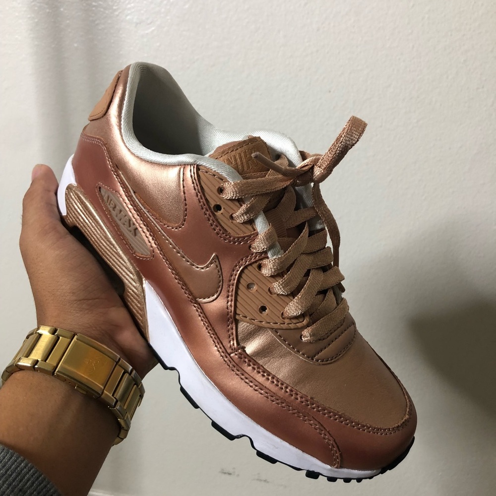 Rose Gold Nike Aid Max